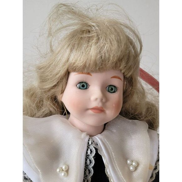 Brinn's Lindsey porcelain doll collectible decor figure - Picture 6 of 16
